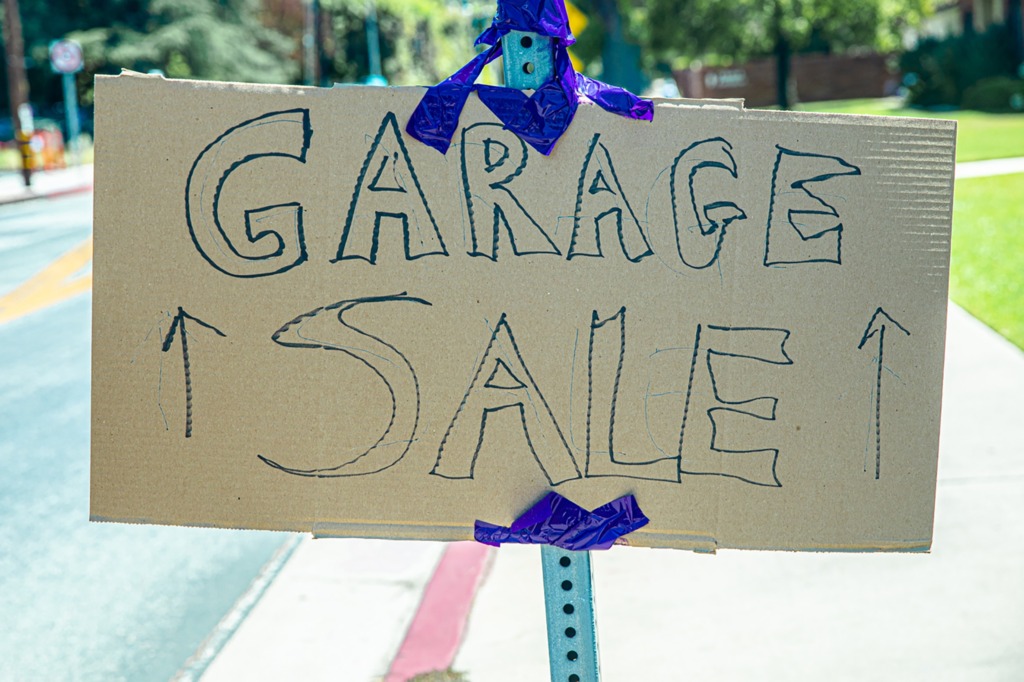 earn money fast as a kid by garage sale 