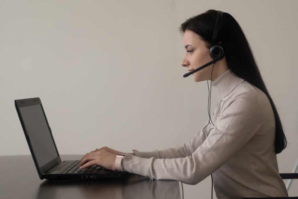 become virtual call center agent- part-time job while staying at home 